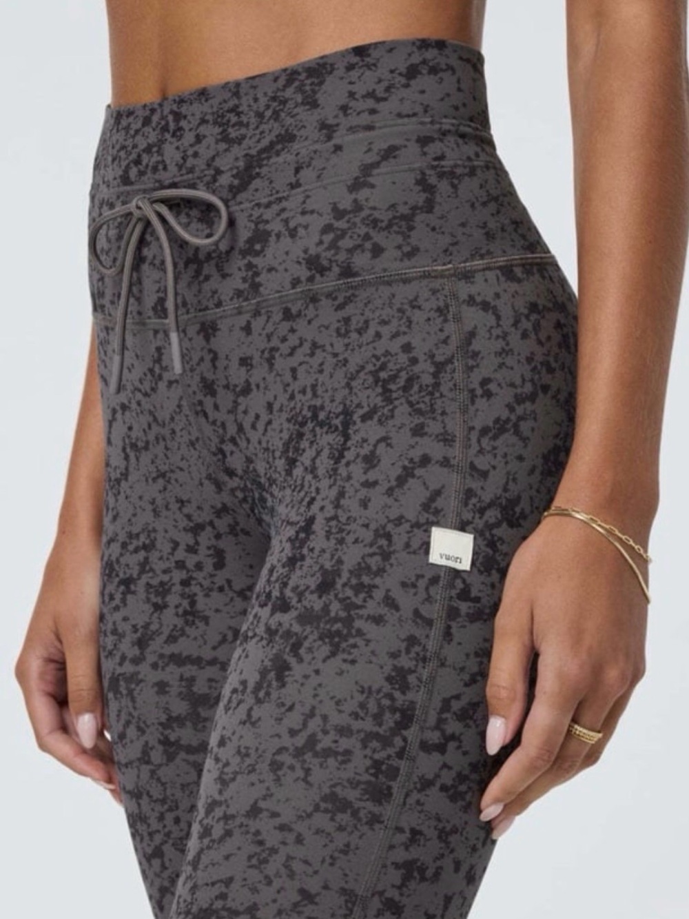 Size L - Vuori Daily Legging - Chia Stucco